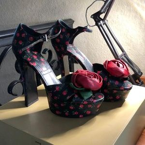 MK Collection Rosebud Leather Platform